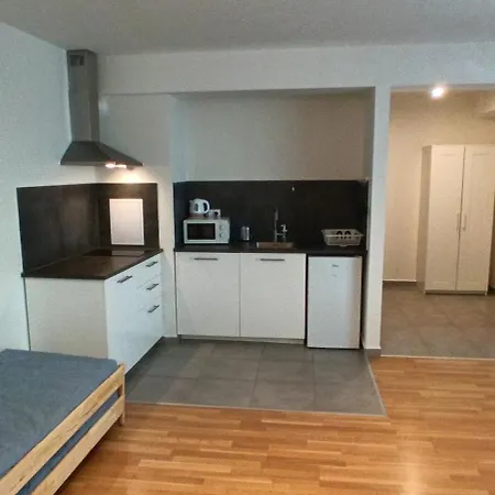 Brand New Two #25 In Elite Close To Center Apartment